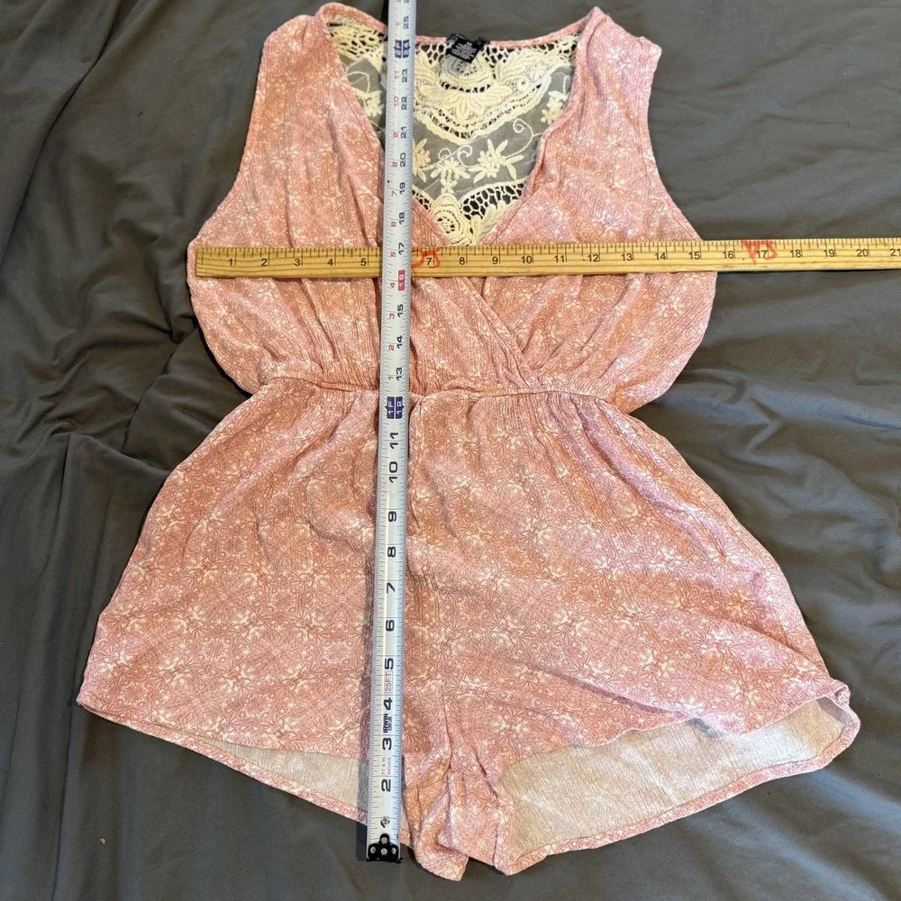 Rue21 Romper Juniors XS Pink Floral Sleeveless V Neck Crochet Back Casual